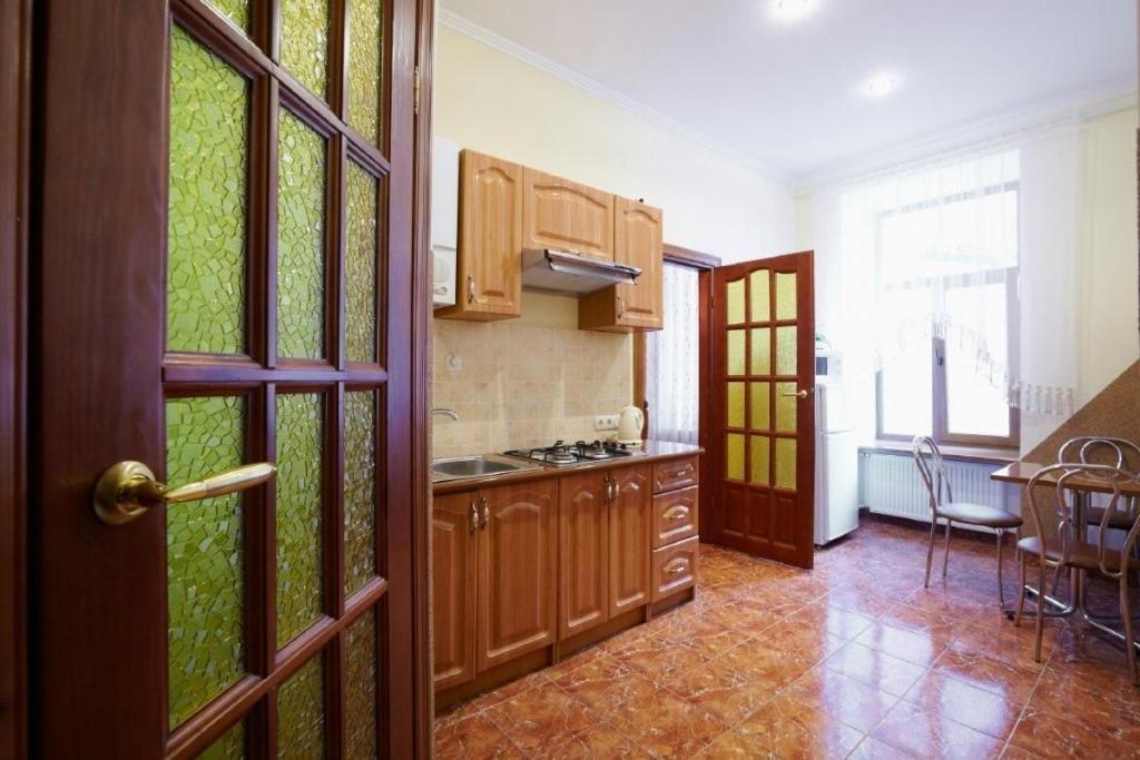 2 Rooms Central Anna Apartment Lviv Eksteriør billede
